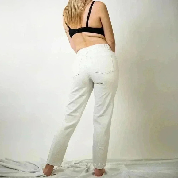 Bershka White Denim High Rise Mom Jeans - 2 - Picture 6 of 10